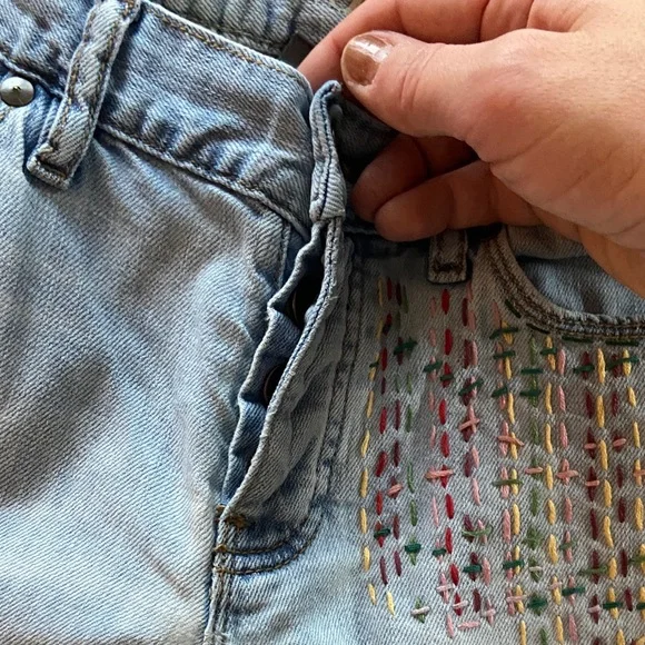 Eddie Bauer Hand Embroidered Light Blue Jeans - Picture 7 of 9